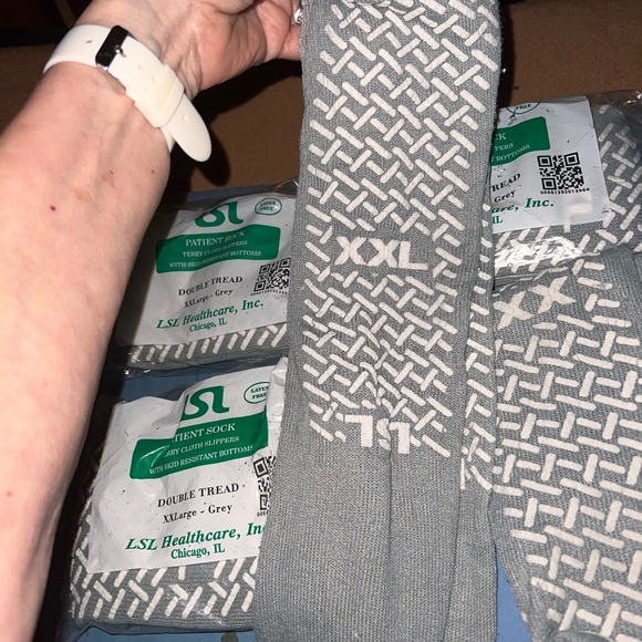 NON SKID GREY HOSPITAL TRAVEL SLIPPER SOCKS. SIZE XXL - Picture 3 of 4